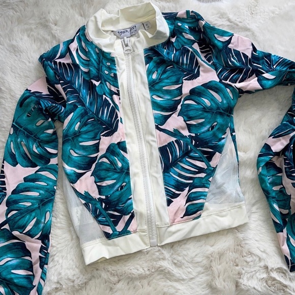 Tiger Mist Swim - Picture 2 of 8